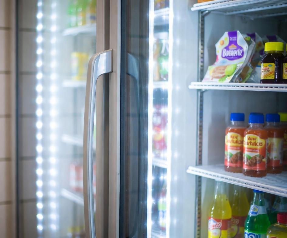 The Integration of High-Transparency Glass and LED Lighting in Walk-In Coolers