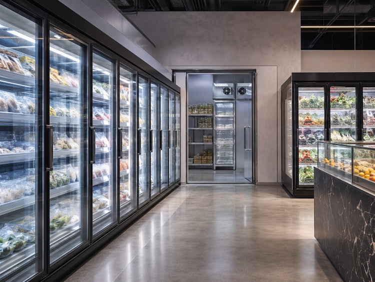 How Do Custom Freezer Doors Fit Modern Cold Displays